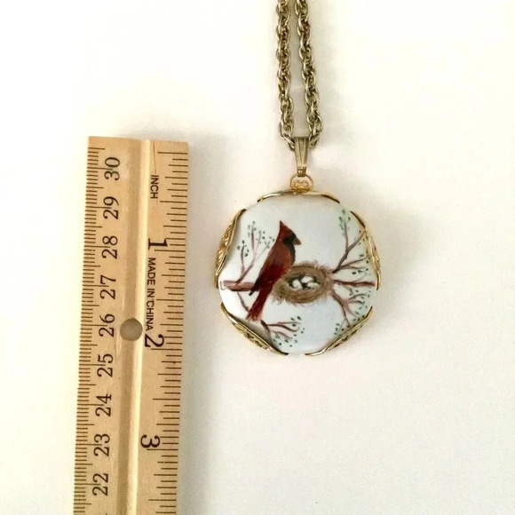 Vintage Womens Gold-tone Chain Cardinal Bird Enameled Pendant Necklace OS - Picture 8 of 9